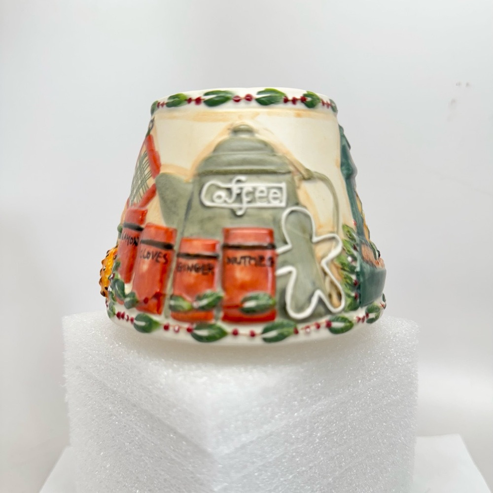 Yankee Candle Small Ceramic Jar Shade Topper with Gingerbread Design - Picture 4 of 7